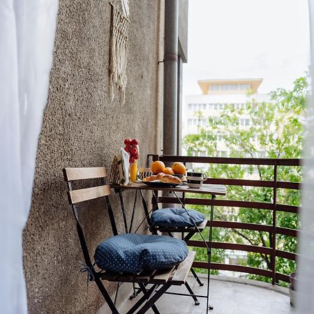Petite Maison Sur Le Boulevard Bukarest Exteriör bild