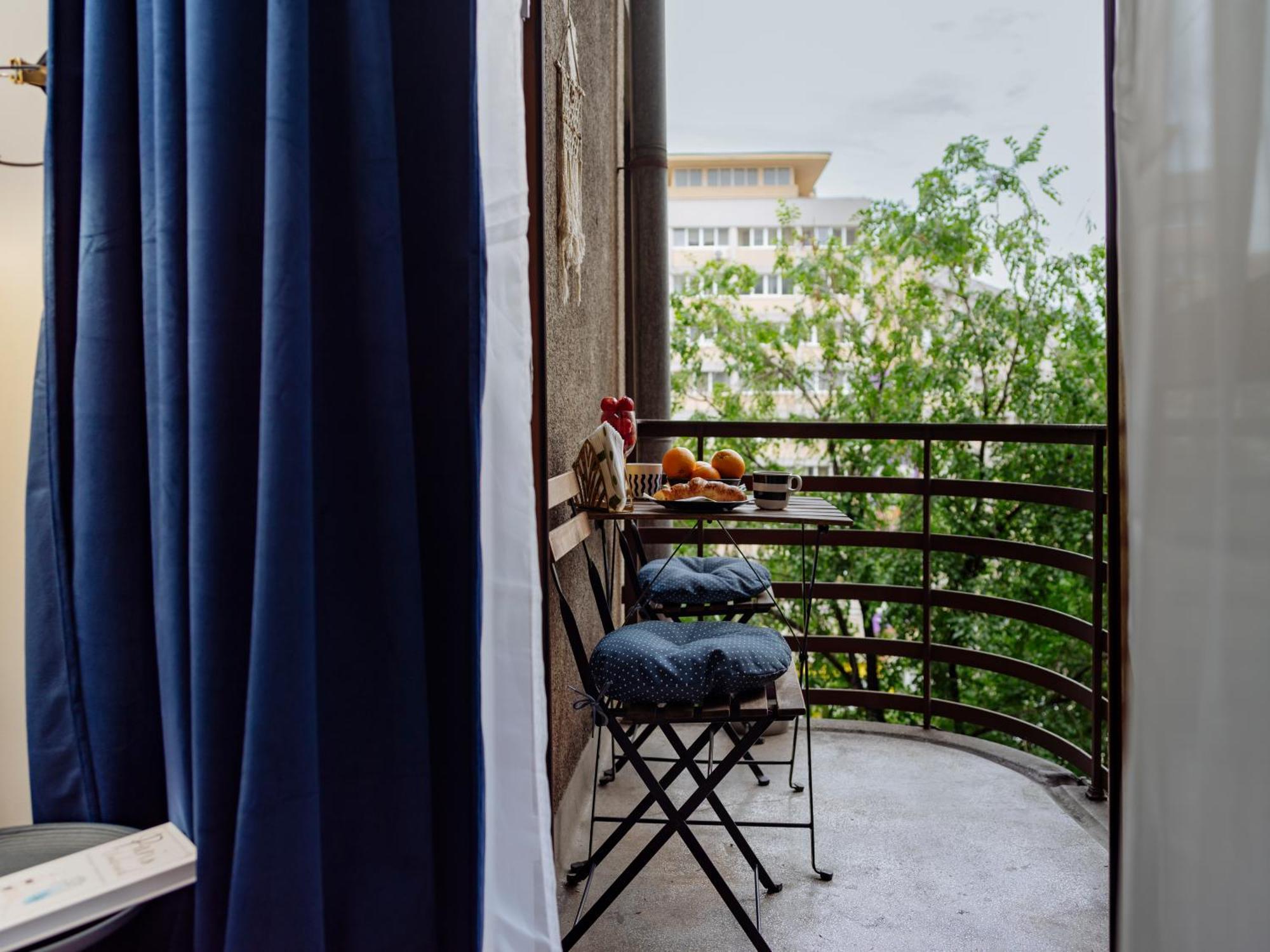 Petite Maison Sur Le Boulevard Bukarest Exteriör bild