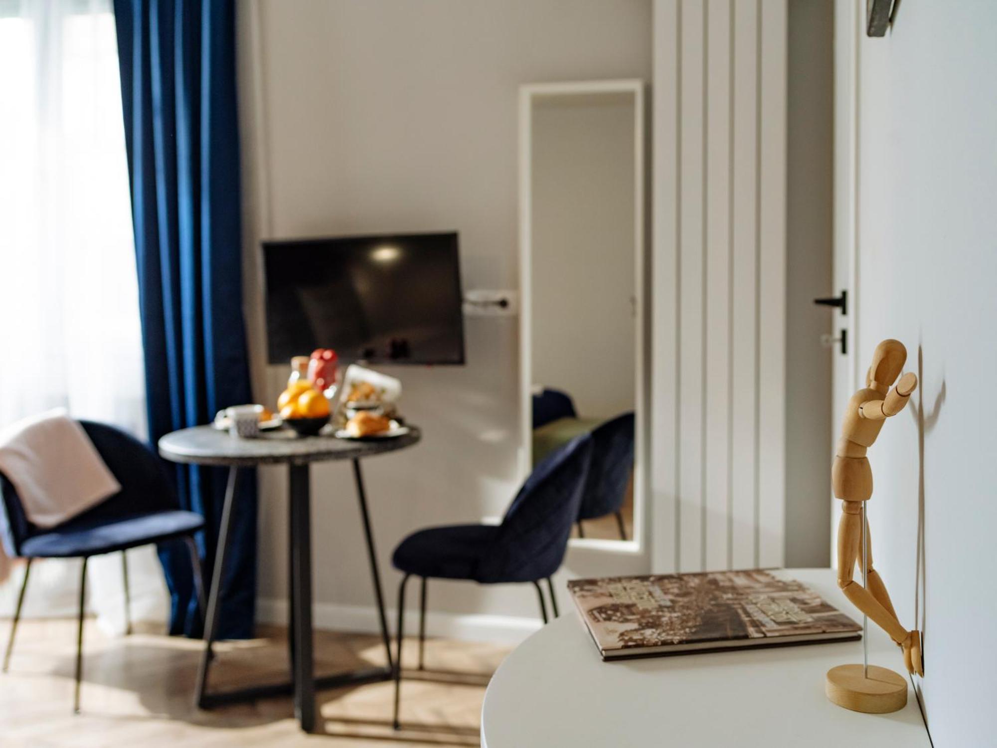 Petite Maison Sur Le Boulevard Bukarest Exteriör bild