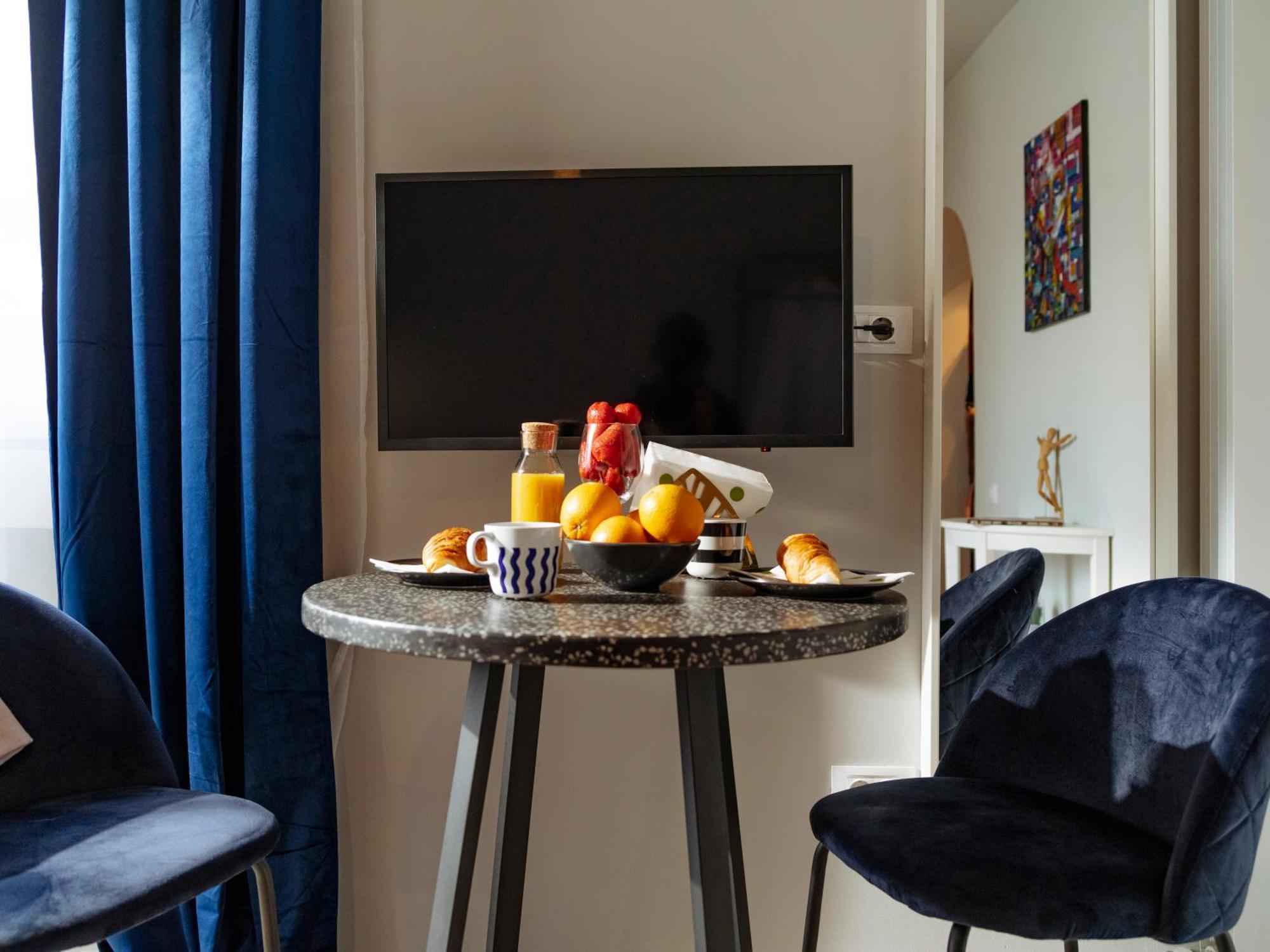 Petite Maison Sur Le Boulevard Bukarest Exteriör bild